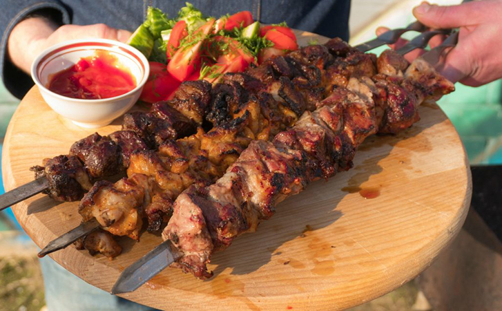 Как вкусно замариновать мясо для шашлыка. Секреты повара из Армении