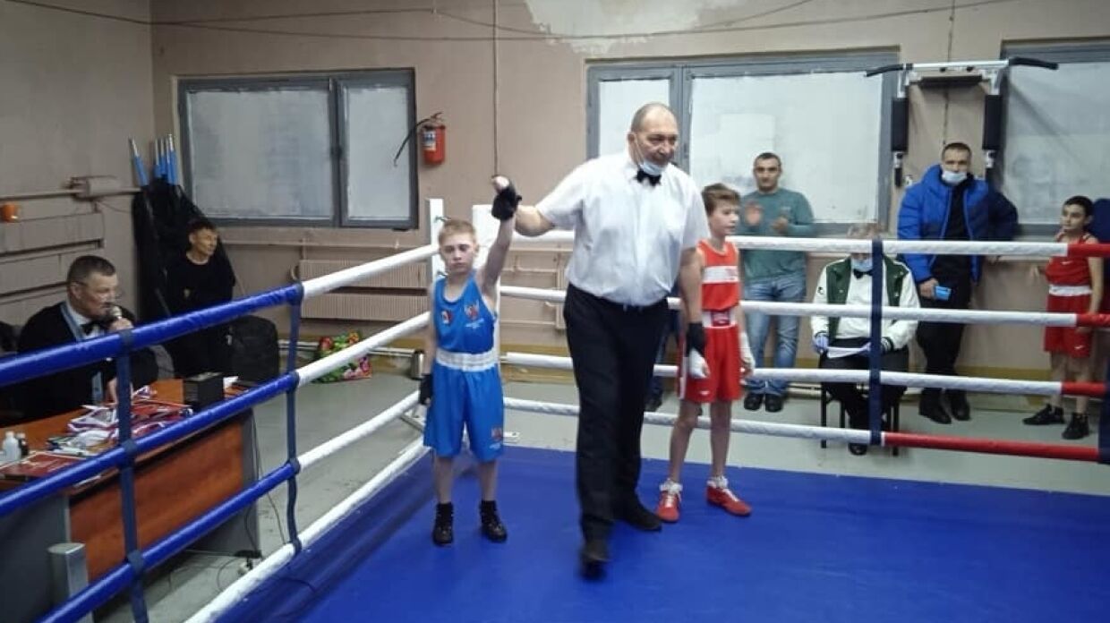 Юные новгородские боксеры завоевали первые места на чемпионате в Ленобласти