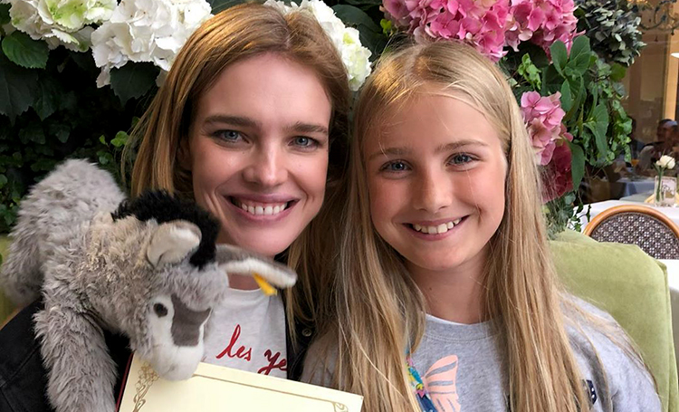 Наталья Водянова трогательно поздравила дочь Неву с 14-летием кадрами из семейного архива: "Люблю тебя бесконечно"