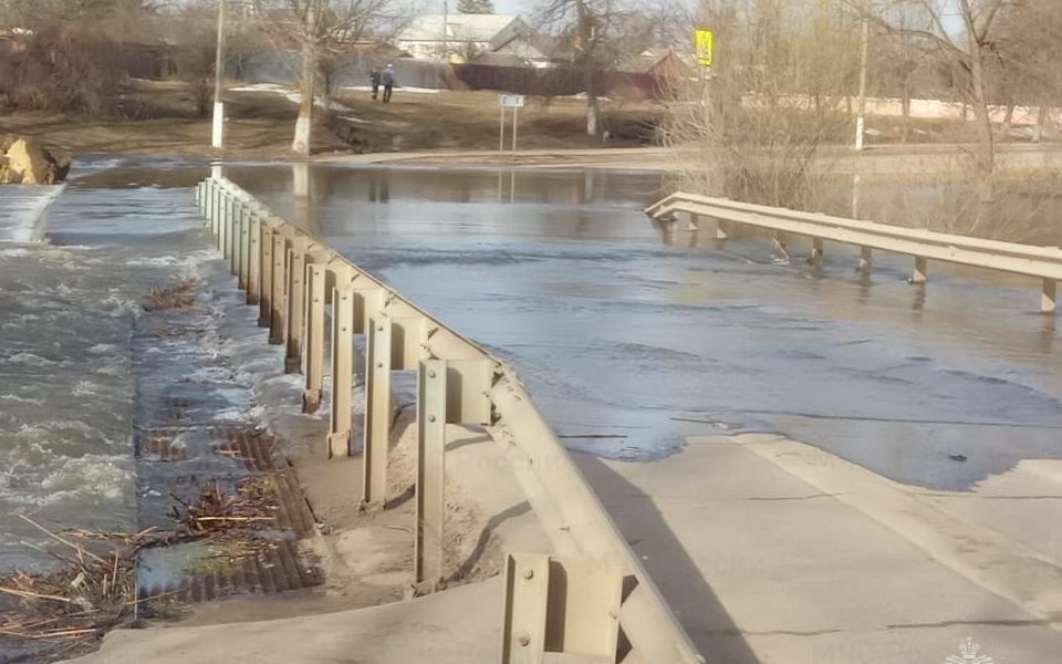 В Михайлове затопило низководный мост