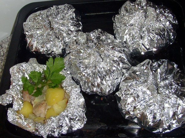 Сочное и ароматное мясо с картошкой, запеченное в фольге
