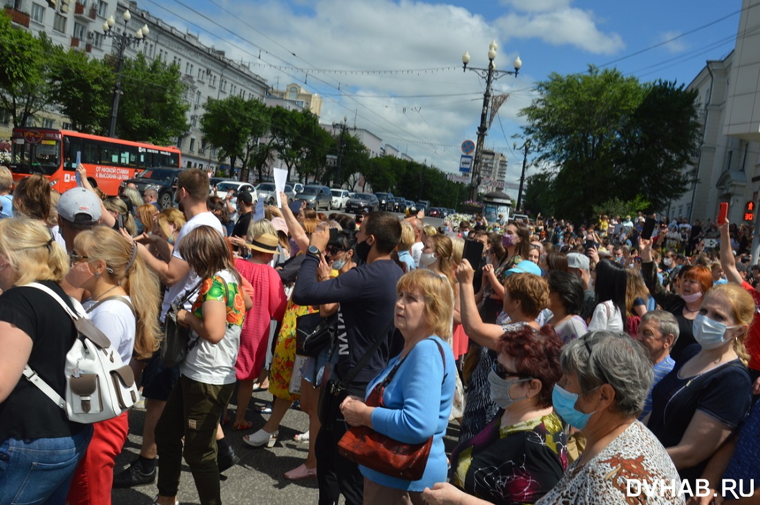 Ишь, чего удумали, выбирать себе губернатора! DVHABRU, Вести, Малышев, Хабаровские, Михаил, Грошин, Константин, Коммерсантъ, Фургал, которого, лысого, акции, тогда, Хабаровске, митинги, Сейчас, Фургала, губернатора, совершенно, чёрта