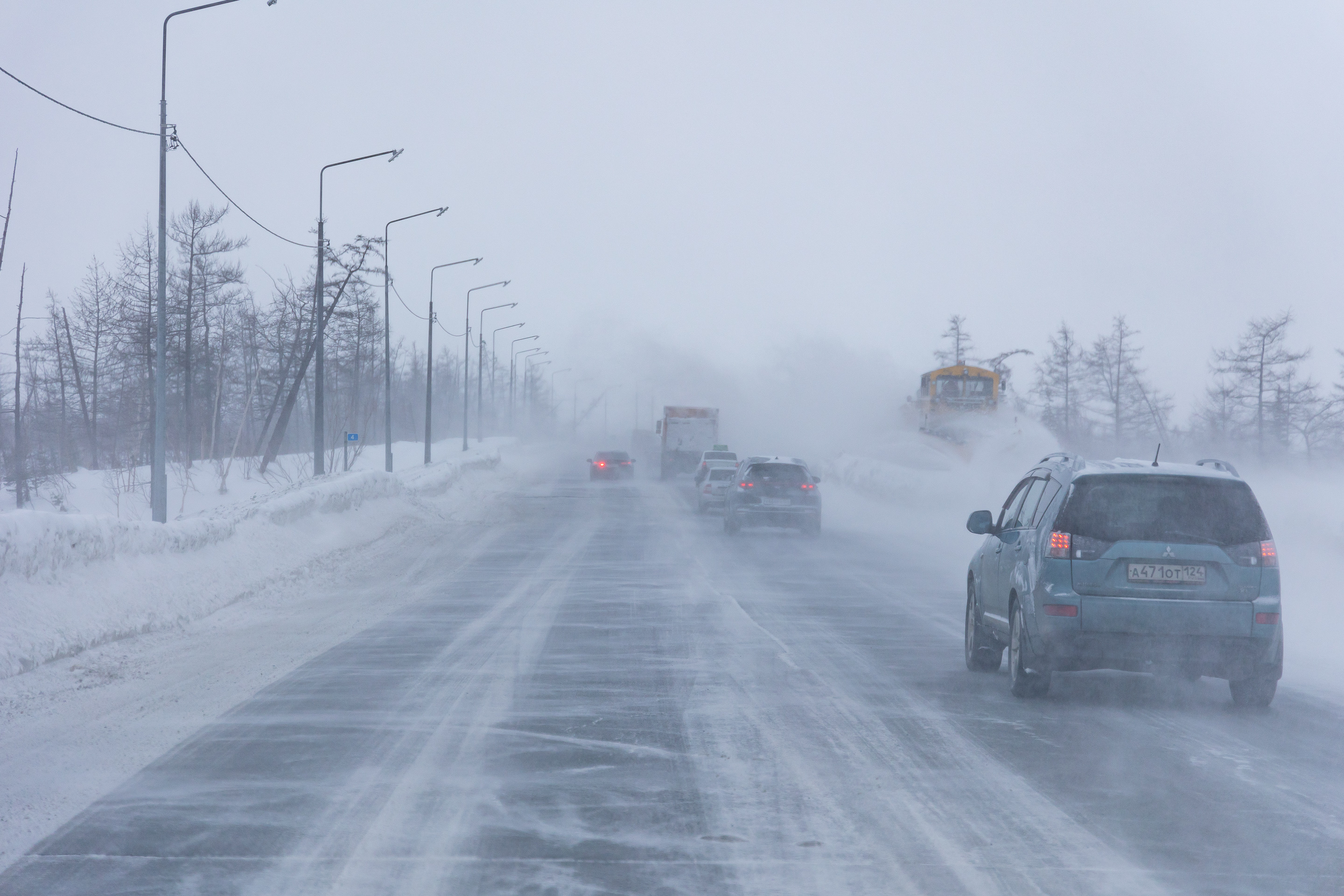В Красноярском крае временно закрыли участок трассы из-за погоды