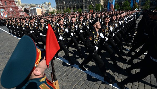 Военнослужащие парадных расчетов во время военного парада на Красной площади в честь 71-й годовщины Победы в Великой Отечественной войне 1941-1945 годов
