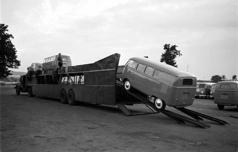 Завод Volkswagen в 1951 году volkswagen, завод, ретро фото