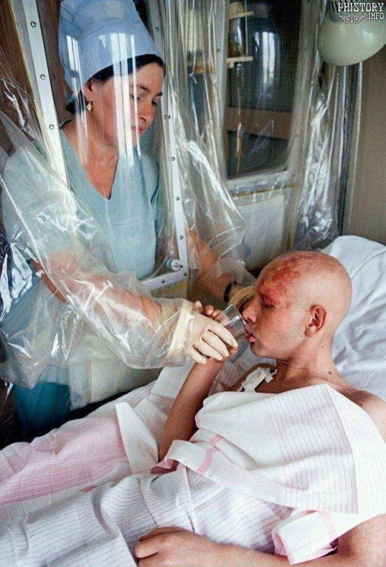 Лечение больных, пострадавших во время аварии на Чернобыльской АЭС 26 апреля 1986 года. 6-я Клиническая больница, Москва, май 1986 года. знаменитости, интересные фото, фото