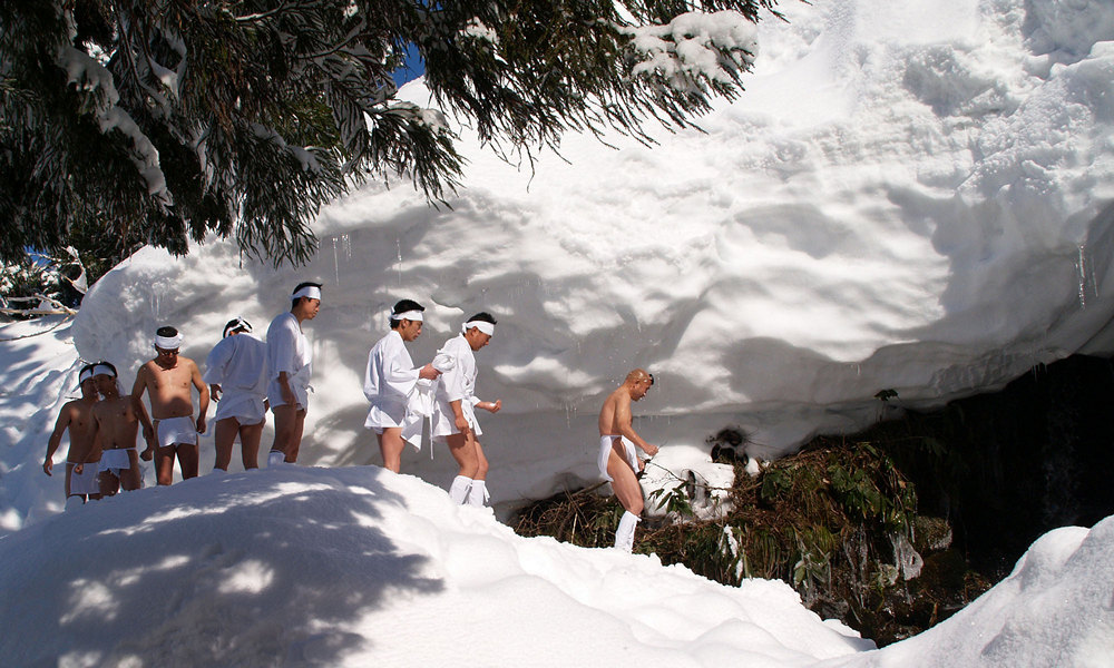 «Горные монахи» – документальная короткометражка о японских отшельниках Ямабуси «Горные монахи» – документальная короткометражка о японских отшельниках Ямабуси жизнь