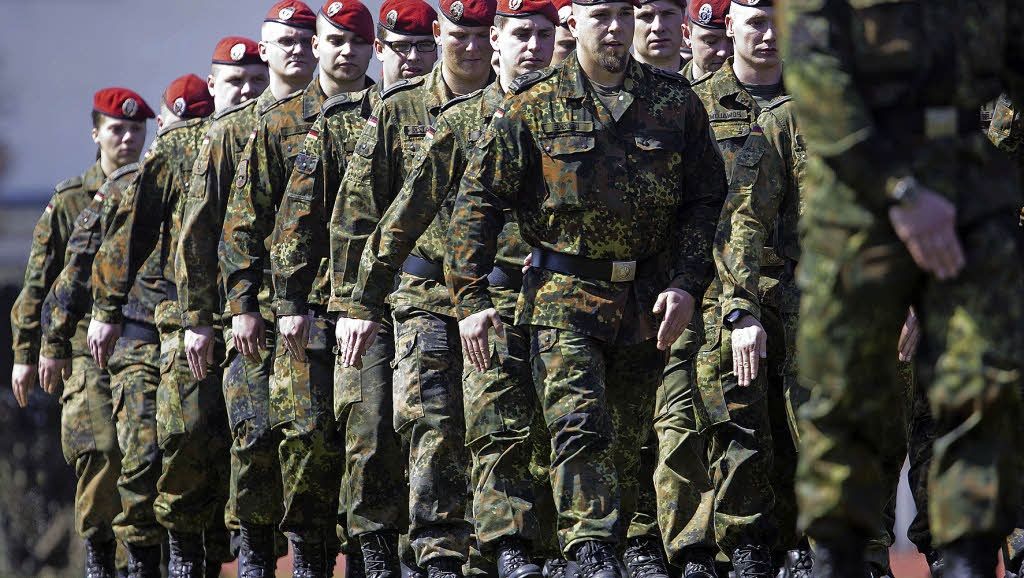 ФРГ мобилизует армию для борьбы с коронавирусом