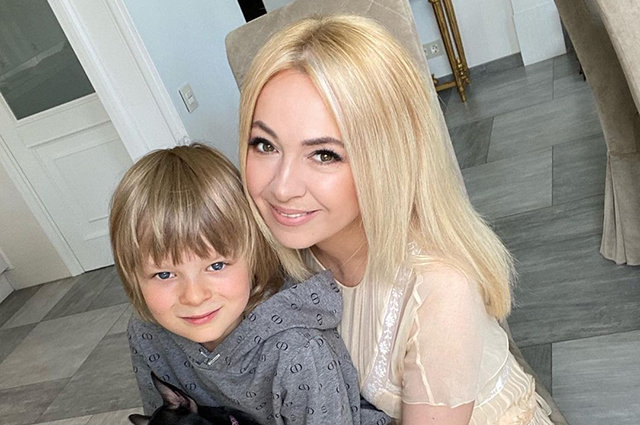 Яна Рудковская добилась возбуждения уголовного дела против СМИ, написавшего о "болезни" ее сына