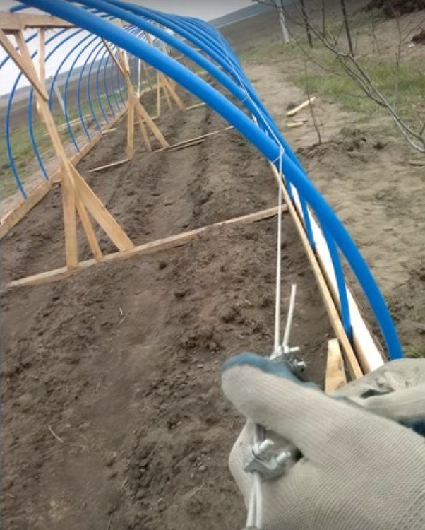 Бюджетная теплица из труб ПВХ бюджетная теплица