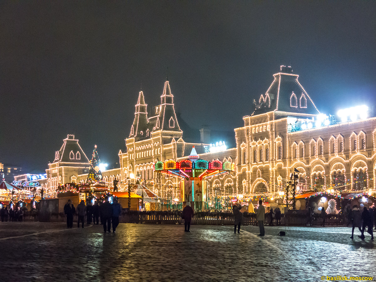 Бесплатная москва в декабре. ГУМ Москва площадь. Новогодняя красная площадь Москва ГУМ каток. ГУМ Москва зима. Москва Новогодняя катог ГУМ.