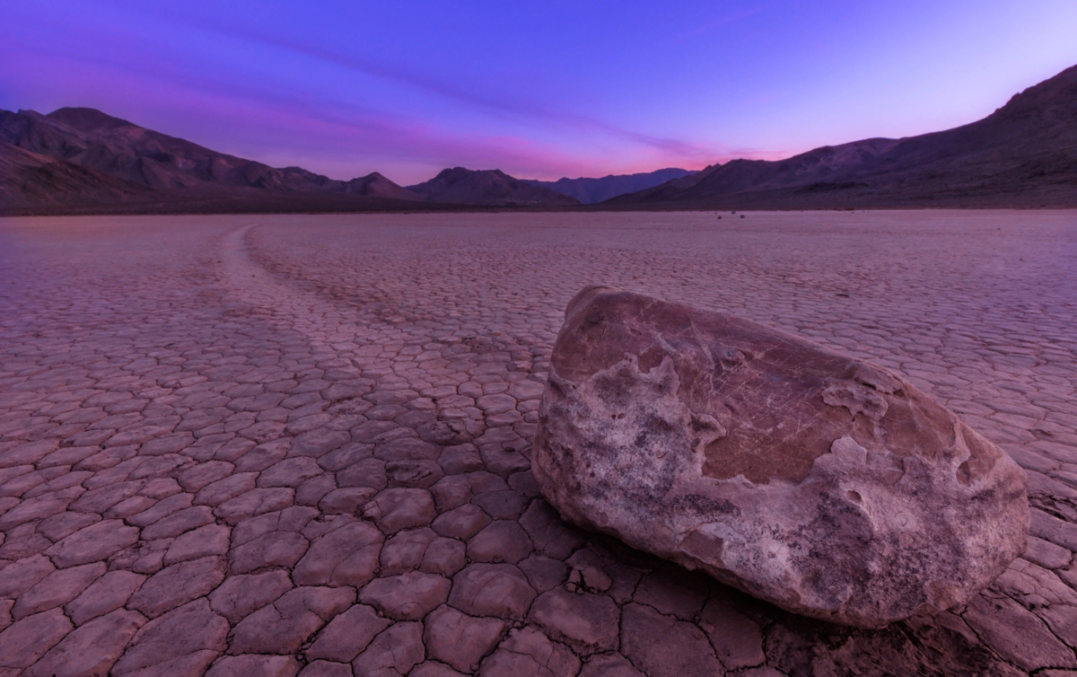 Самоходные камни в Долине Смерти в США камни,необычное,природа