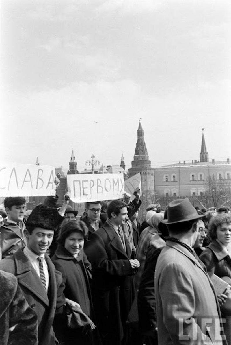 Наша страна 12 апреля 1961. Демонстрации в честь полета Гагарина 1961. Гагарин 12 апреля 1961. 12 Апреля 1961 года. Всенародное ликование. Хроника 1961 Гагарин.