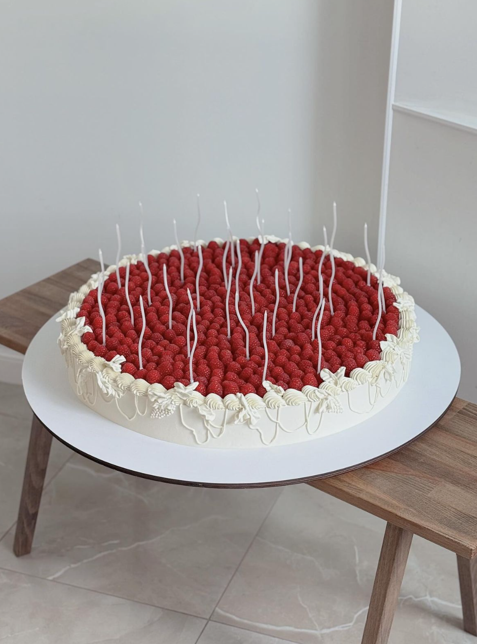 Свадебные тренды-2026: плоские торты и десерты в стиле Марии-Антуанетты можно, торты, Торты, акцент, ткани, гостей, более, добавить, могут, немного, которые, всего, просто, десерт, очень, особенно, цветами, стиле, цветочный, цветы