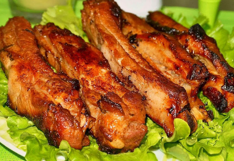 Рецепт свиных ребрышек в духовке с потрясающим вкусом: все дело в особом маринаде