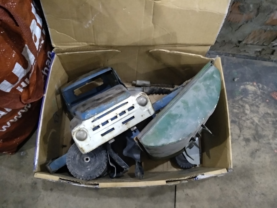 Вторая жизнь игрушке ЗИЛ 