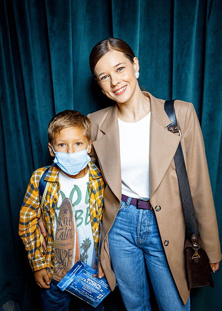 Александр Петров и Стася Милославская, Джаник Файзиев и Светлана Иванова и другие на премьере фильма "Вратарь галактики" Александр Петров и Стася Милославская, Джаник Файзиев и Светлана Иванова и другие на премьере фильма "Вратарь галактики" Звезды,Красная дорожка