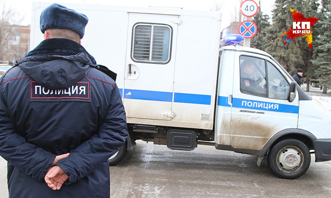 Надежду Савченко доставили в суд на этом автозаке. Фото: Александр КОЦ, Дмитрий СТЕШИН