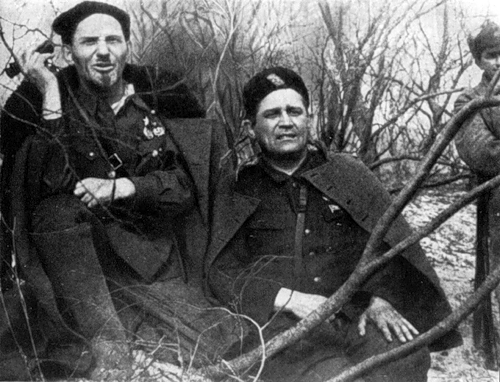 С.А. Ковпак и дважды Герой Советского Союза А.Ф. Фёдоров на Припяти.