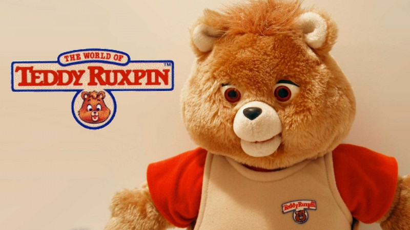 Teddy Ruxpin, аниматронная игрушка, лицензированная Hasbro.