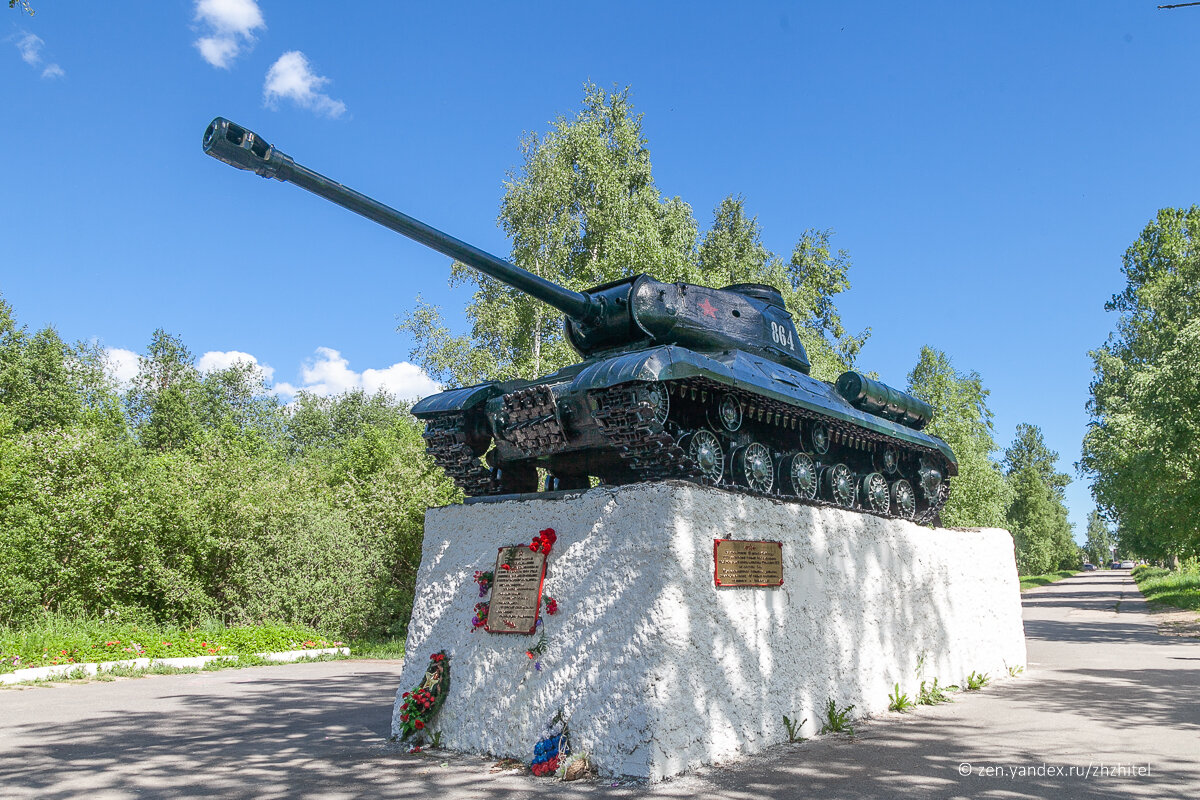 Памятник танку ИС-2 на месте боя