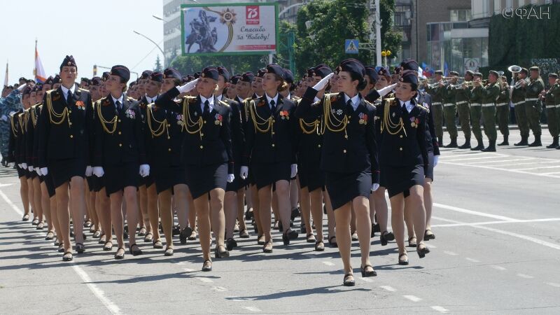 Парад в честь 75-й годовщины Победы прошел в Луганске