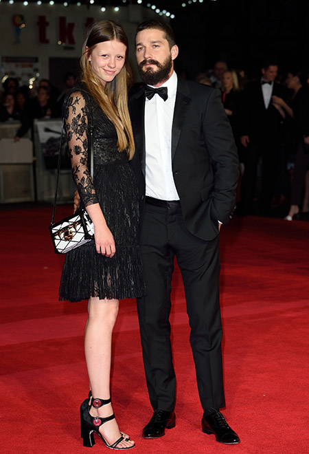 Шайя ЛаБаф и Миа Гот снова вместе и с обручальными кольцами на безымянных пальцах Шайя ЛаБаф и Миа Гот снова вместе и с обручальными кольцами на безымянных пальцах Звезды,Звездные пары