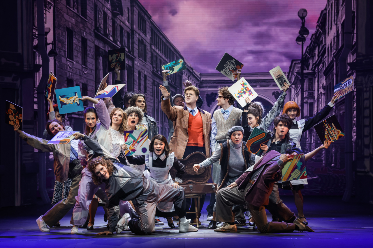 Афиша: куда сходить и что посмотреть с детьми на майские праздники можно, спектакль, школы, «Бродвей, Золушке, официальном, театральной, маяПодробнее, чтобы, театра, детей, компании, животных, жизни, собаке, благополучия, питания, Проект, много, «Жужжащий