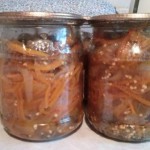 острый салат с баклажанами и овощами - консервация