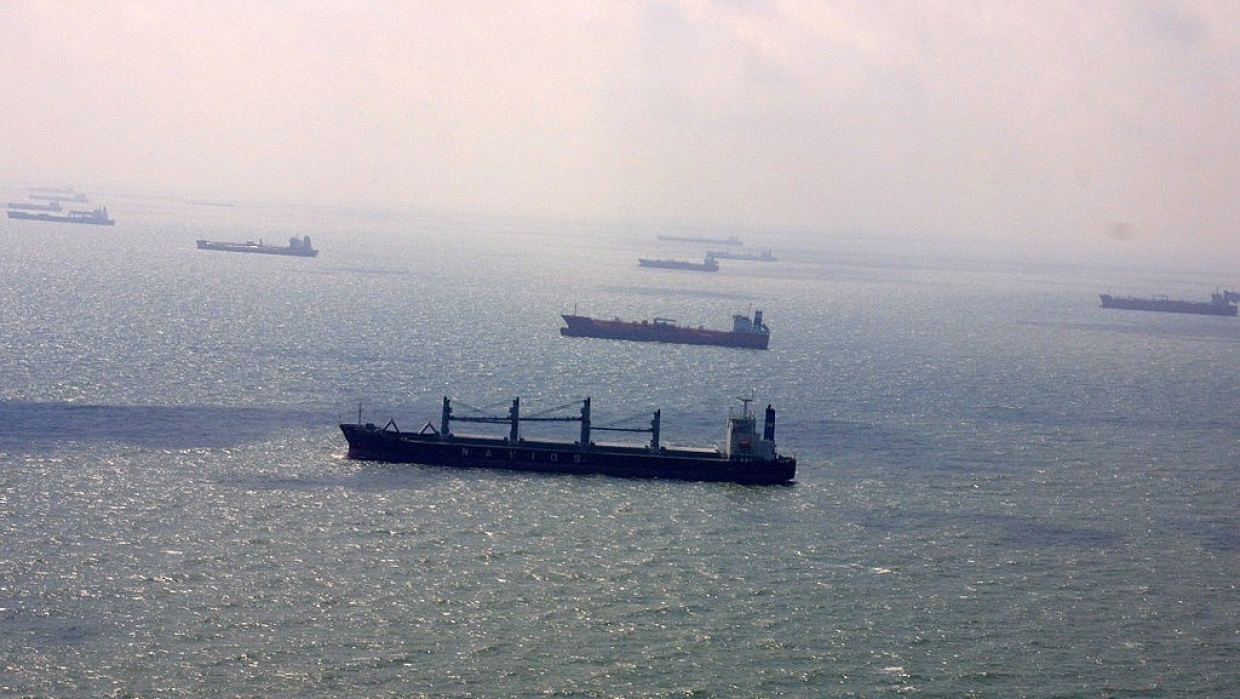 Атакованный у берегов Омана танкер Mercer Street встал на якорь в ОАЭ