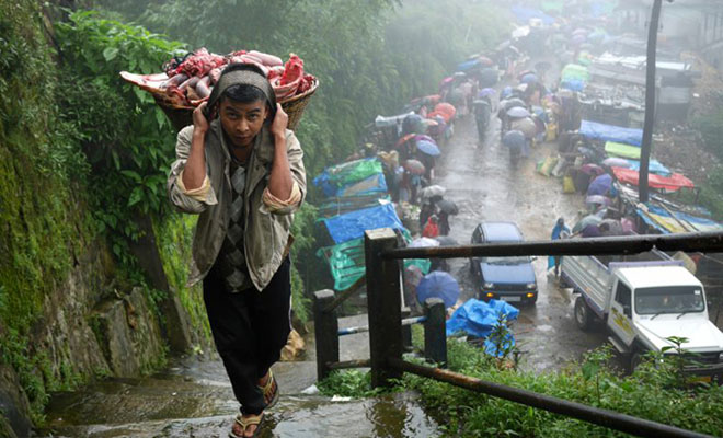 Как живут в самом дождливом городе мира. Дождь в Черапунджни идет полгода каждый день п,Культура [1134516]
