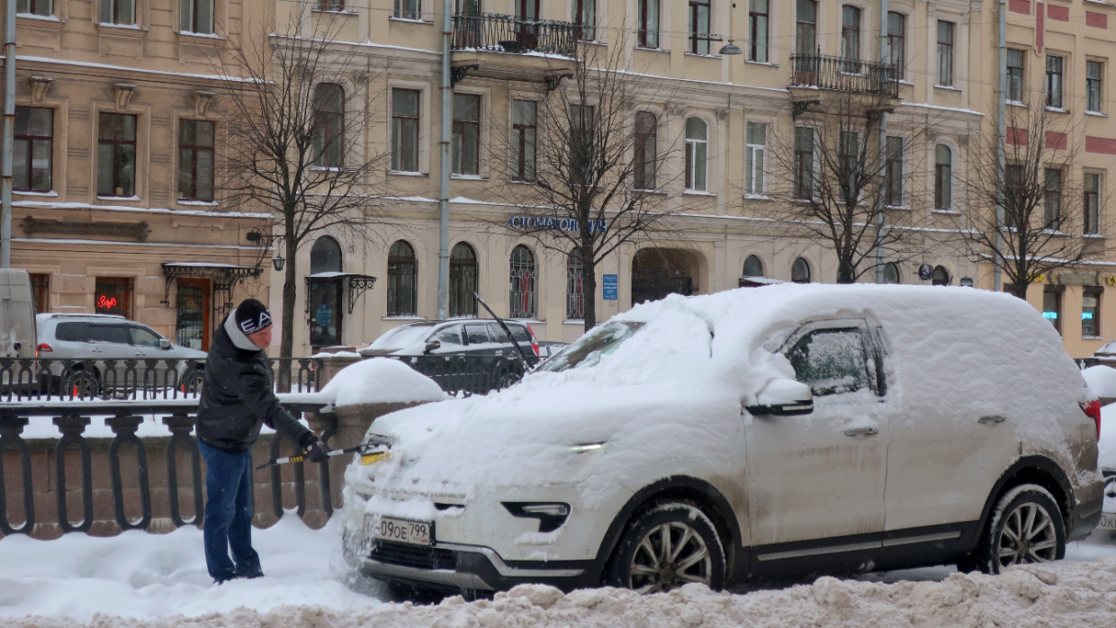 Беглов назвал автомобилистов виновниками неубранного снега в Петербурге