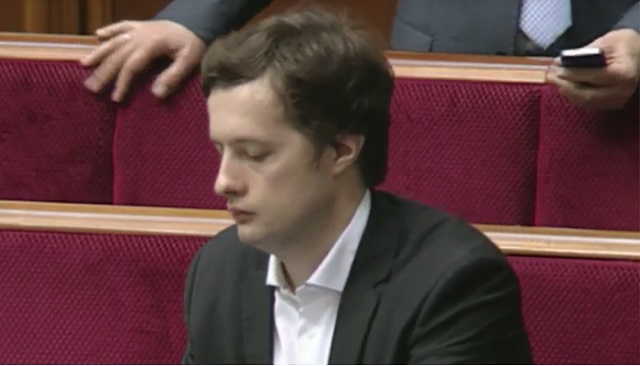 Сын Порошенко стыдливо опустил глаза во время выступления Олега Ляшко