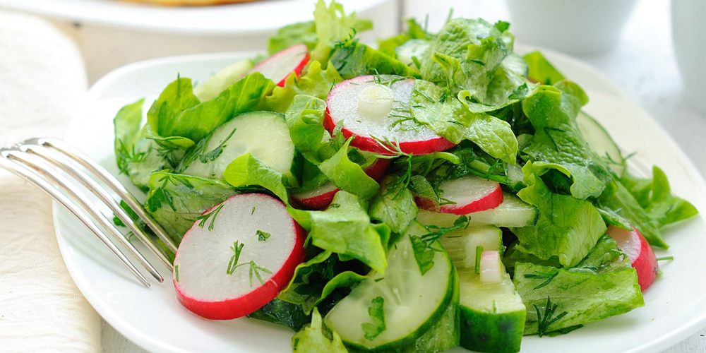 10 очень простых салатов с редиской