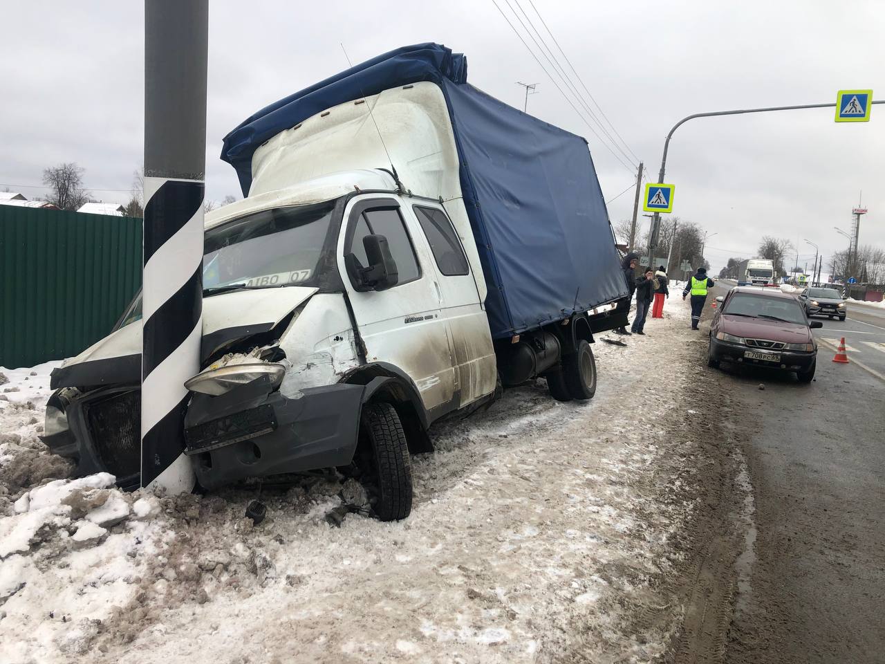В Тверской области произошло столкновение двух автомобилей, в котором пострадал пешеход