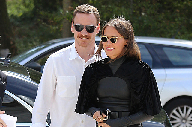 Майкл Фассбендер и Алисия Викандер на прогулке в Париже: новые фото пары