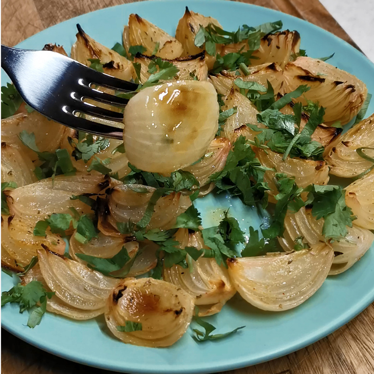 Почти никто не знает, что из лука можно приготовить такую вкусноту. Улетает за минуту, остыть не успевает Почти никто не знает, что из лука можно приготовить такую вкусноту. Улетает за минуту, остыть не успевает просто, очень, форму, ничего, сегодня, когда, нужно, больше, рецепт, масло, готовить, сразу, потом, сделал, бумаги, жалко, Правда, 😉Выкладываем, ругала, пекарской