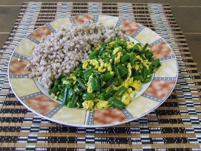 Как приготовить луковые стрелки: что приготовить из стрелок лука Как приготовить луковые стрелки: что приготовить из стрелок лука закуски,кулинария,рецепты,салаты