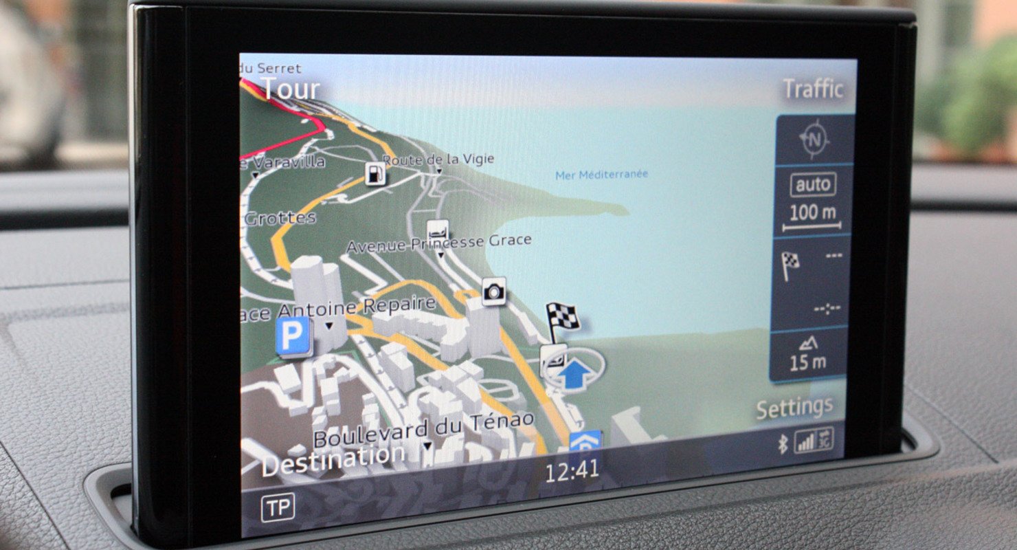 Андроид авто список авто. Автомобильный планшет. Планшет для авто с навигацией. Планшет для машины с навигатором. Планшет для автомобиля с GPS.