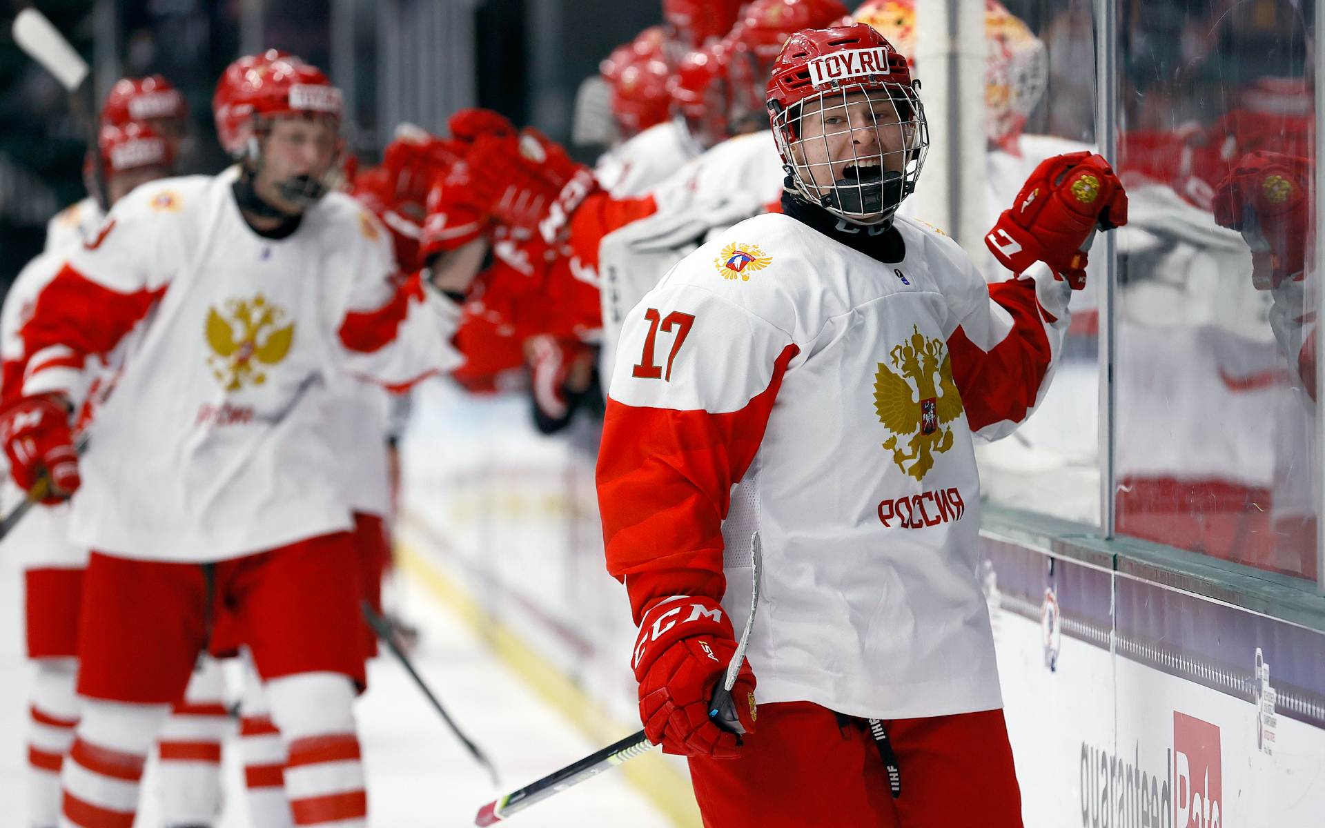 У лидера сборной России на молодежном ЧМ по хоккею выявили коронавирус