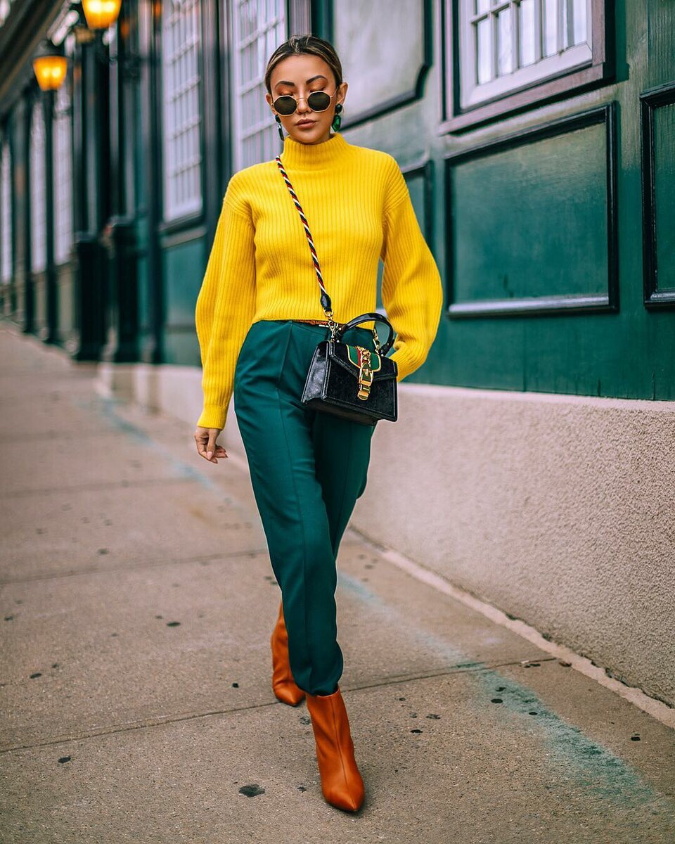 15 интересных идей с чем носить желтый свитер и джемпер