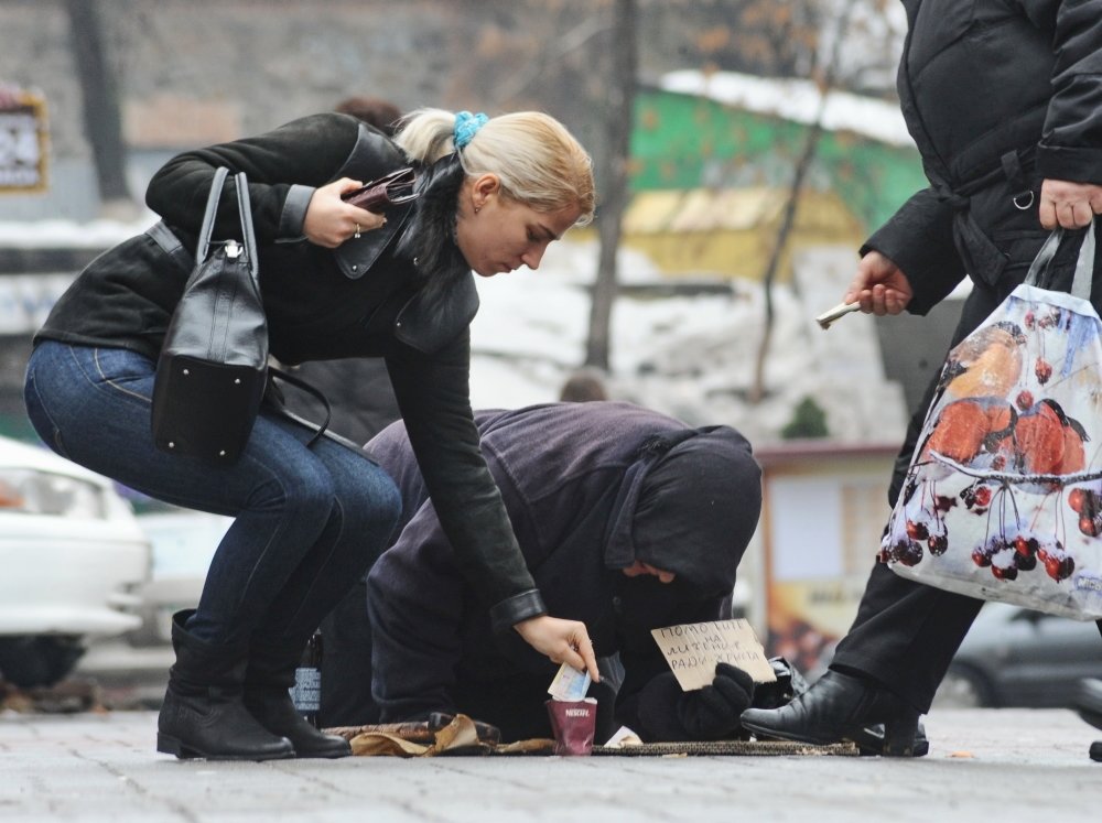 Птичку жалко: украинцев массово лишают жилищных субсидий из-за домашних питомцев