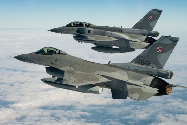 Стало известно, зачем польский F-16 «околачивался» вокруг самолёта Шойгу