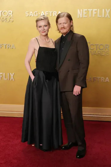 Ирина Шейк, Деми Мур, Юрий Колокольников, Тимоти Шаламе, Кирстен Данст посетили премию Гильдии киноактёров США Images, Джесси, новом, после, которая, награду, Данст, Лучшая, ЛосАнджелесе, ШварценеггерКлэр, ДэйнсМинди, КалингКристен, БеллДав, КамеронИтан, ГотОдесса, ХоукКоннор, СторриДжереми, РеннерДжесси, БаклиНоа, женой