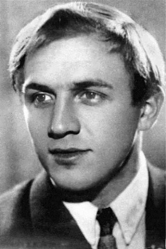 Жизнь до славы: архивные фотографии любимых актеров Жизнь до славы: архивные фотографии любимых актеров Звезды