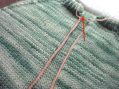 Как правильно разрезать вязаную вещь или переделка пуловера в кардиган просто, очень, линии, нужно, правильно, способ, может, видите, этого, петли, должно, стороныВот, симпатичноТеперь, получиться, взгляд, берем, ножницы, другой, Случается, самое
