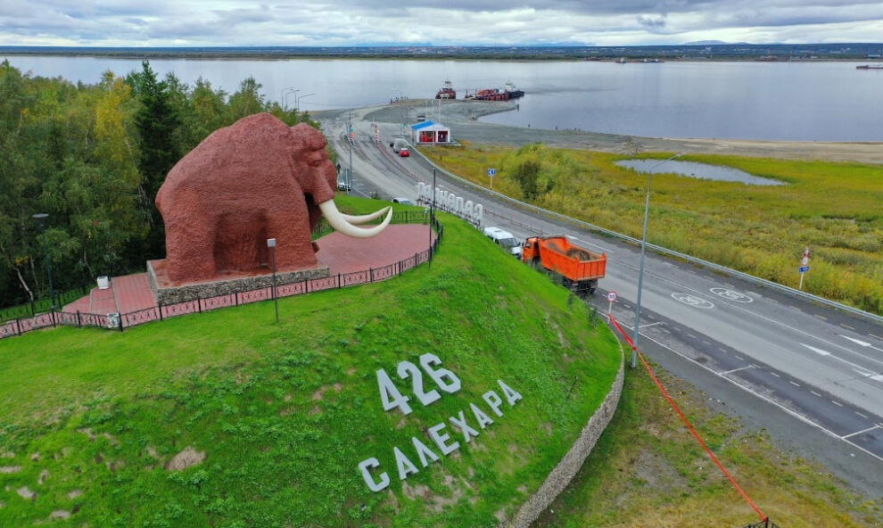 Памятник мамонту в салехарде фото