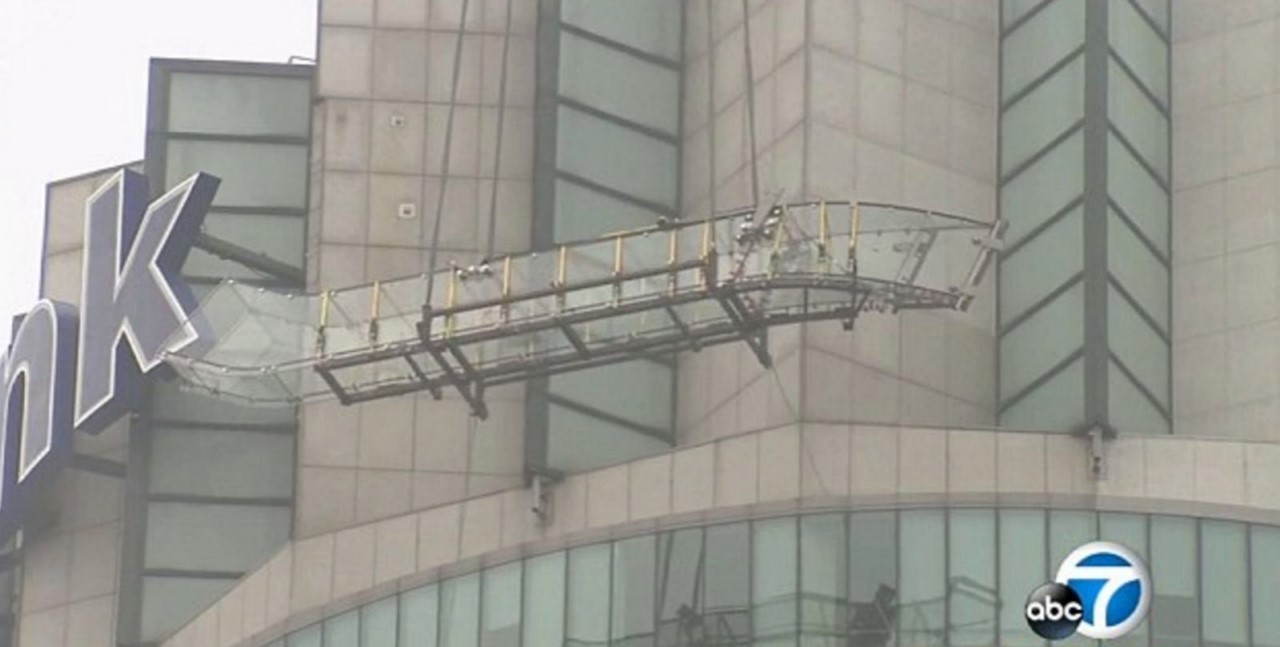 Стеклянная горка на небоскребе Стеклянная горка на небоскребе аттракцион