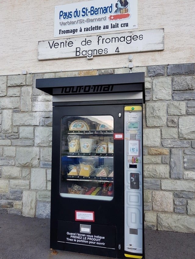 20. И финальным аккордом - торговый автомат по продаже сыра. Отличного швейцарского сыра! Вендинговые автоматы, С миру по нитке, вендинговый аппарат, вот это да!, до чего техника дошла, познавательно, торговые автоматы, торговый автомат