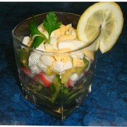 салат с крабовыми палочками и авокадо